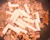 A picture of step 5 of Spicy Pork & Tteokbokki.