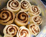 Foto langkah ke 3 dari resep Cinnamon roll with cream cheese.