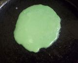 Foto langkah ke 5 dari resep Pancake Pandan Putih Telur.