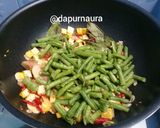 Foto langkah ke 4 dari resep Oseng Kecambah Tahu Tanggal Tua.