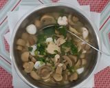 Foto langkah ke 6 dari resep Kuah jamur kancing vegie.