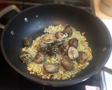 A picture of step 8 of Soup-Style Clam Vongole.