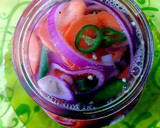 Foto del paso 15 de la receta: Cebollas moradas encurtidas con guindillas y zanahorias