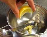A picture of step 2 of Chicken Gizzards Panfried with Leek-Salt Sauce.
