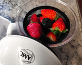 Foto del paso 1 de la receta: Fresas con chocolate y nata