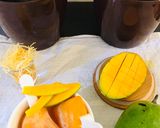 A picture of step 3 of Mango popsicles.