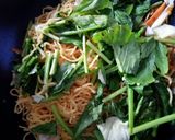 Foto langkah ke 4 dari resep Mie Goreng Jawa Vegetarian.