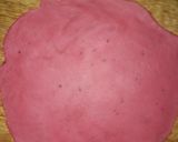 A picture of step 3 of Beetroot heart puri.