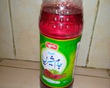 A picture of step 1 of 3 colour Jame shiri drink.