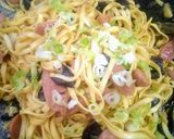 Foto langkah ke 4 dari resep 17. Mie Goreng Jawa Topping Sozis Jamur Kuping.
