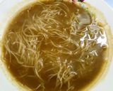 Foto del paso 4 de la receta: Caldo de verduras y pollo, con sopa de fideos de arroz 😋😋😋😋😋