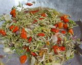 Foto langkah ke 7 dari resep Tumis Bunga Pepaya Teri.