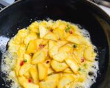 รูปขั้นตอนการทำที่ 2 ของ ไข่เจียวซูกินีเหลือง