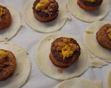 Foto del paso 2 de la receta: Hamburguesitas en empanada