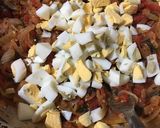 Foto del paso 3 de la receta: Empanadas de cebolla, tomate, queso y huevo