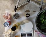Foto del paso 1 de la receta: Ensalada de espinacas con tocino