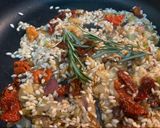 Foto del paso 2 de la receta Risotto de romero y tomates secos