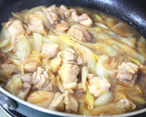 A picture of step 3 of Rich Stir-Fried Oyako Chicken and Egg Rice Bowl.