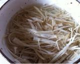 A picture of step 1 of Julienne Burdock Beef Roll.