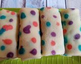Foto langkah ke 5 dari resep Dadar Gulung Polkadot.