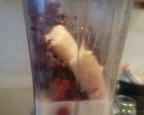 A picture of step 1 of Banana Peach Smoothie.