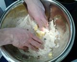 A picture of step 3 of Apple crumble.