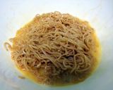 A picture of step 2 of Noodle Omelette 'CAKE'.