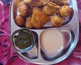 ભજીયા પ્લેટર વિથ દહીં ચટણી (Bhajiya platter with dahi chatney recipe in Gujarati) રેસીપી સ્ટેપ7ફોટો