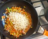 Foto del paso 3 de la receta: Zapallitos rellenos de perlas de couz couz