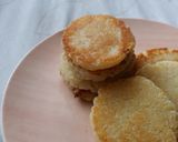 A picture of step 5 of Wingko Babat / Grated Coconut Pancake.