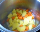 A picture of step 2 of Healthy Cream Stew with Salmon and Kabocha Squash.