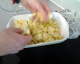 A picture of step 6 of Apple crumble.