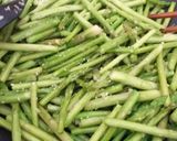 Hình bước làm 6 của món Thịt bò xào măng tây bơ tỏi