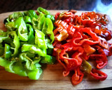 Foto del paso 1 de la receta: Trucha con pimientos salteados y salsa de avellana