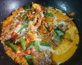A picture of step 3 of Prawns Khao Suey.