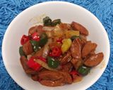 Foto langkah ke 3 dari resep Sosis Pedas Manis Kecap.