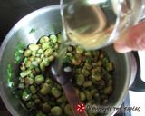 A picture of step 5 of Omelette with fresh broad beans.