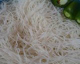 Foto langkah ke 1 dari resep Bihun sosis sederhana.