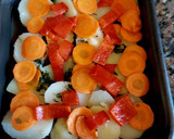 Foto del paso 4 de la receta: Pastel de verduras, gratinado, multicolor!🥔🥕🫑🧄