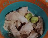 Foto langkah ke 2 dari resep Ayam Woku Kemangi.