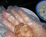 Hình bước làm 2 của món Thịt bọc trứng cút sốt cà chua