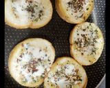 A picture of step 2 of Cheese garlic bread toast.