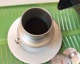 Hình bước làm 4 của món Cà phê phin Việt Nam truyền thống 