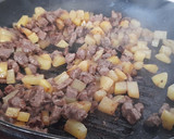 Foto del paso 2 de la receta: Lentejas cremosas con bistec y papas