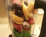 A picture of step 1 of Sammies Vitamix Superfruit Smoothie.