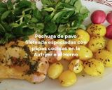 Foto del paso 9 de la receta: Pechuga de pavo fileteada especiada con papas cocidas en la Airfryer o al Horno