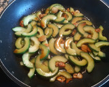 Foto del paso 5 de la receta: Salteado de pepino holandés estilo asiático