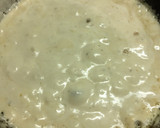 Foto del paso 2 de la receta: Salchichas frescas en salsa de queso gratinadas