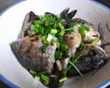 Hình bước làm 1 của món Cá diếc hấp nước tương