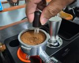 Foto langkah ke 3 dari resep Iced Americano Butterscotch dari Biji Flores Badjawa.